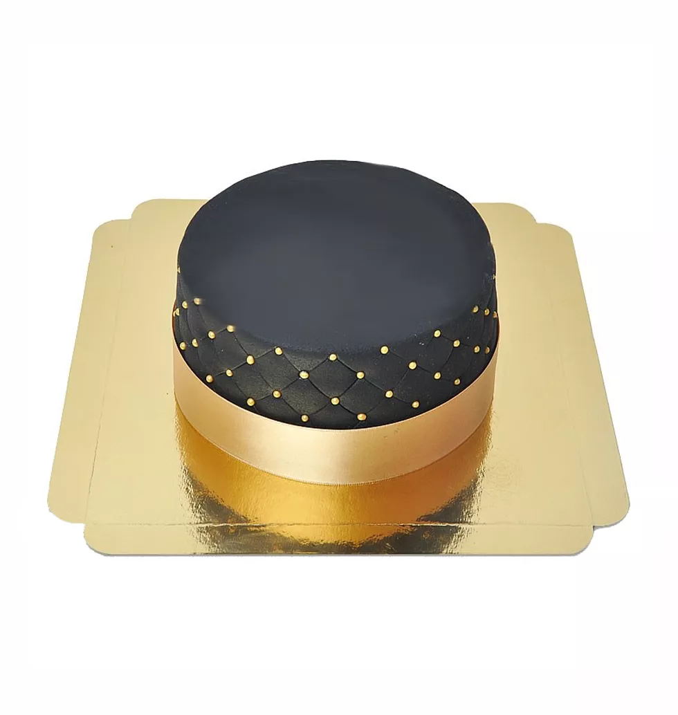 Chic Black Cake for Special Occasions